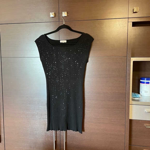 Calvin Klein - Picture 1 of 4